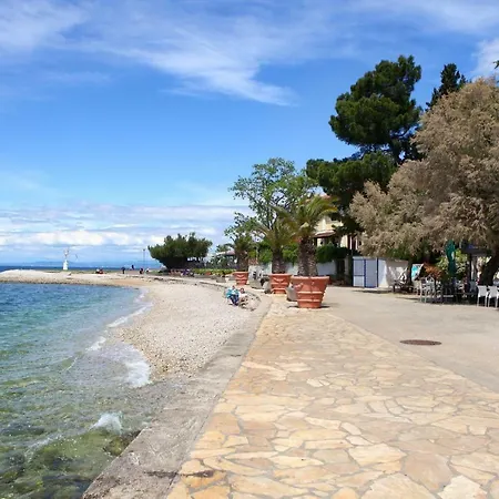 Apartma Savrin Διαμέρισμα *